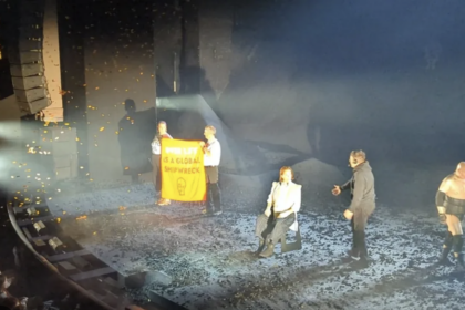 Protesters disrupt Sigourney Weaver's West End play