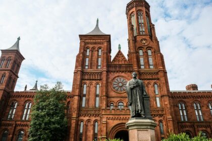 smithsonian closes diversity office after executive order