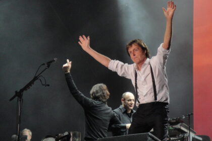 Paul McCartney closes out SNL 50th