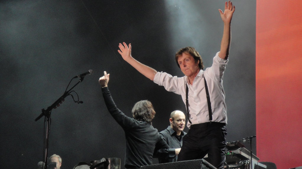 Paul McCartney closes out SNL 50th