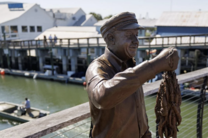 Mount Pleasant honors shrimper with bronze statue