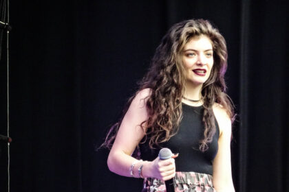 NYPD shuts down Lorde's surprise concert