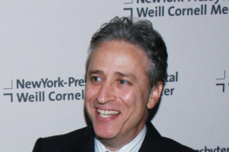 Jon Stewart criticizes CNN's Jake Tapper