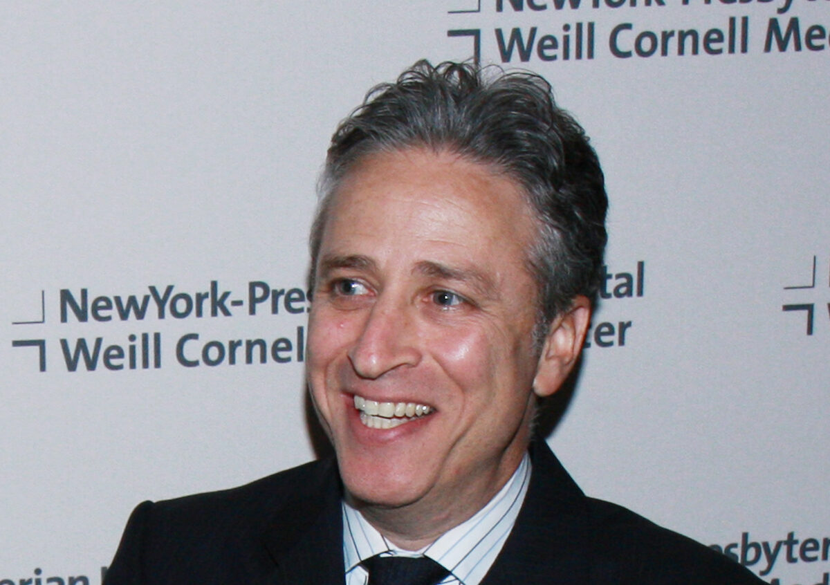 Jon Stewart criticizes CNN's Jake Tapper