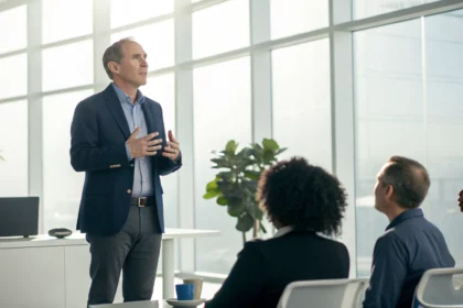 amazon ceo criticizes internal processes
