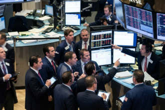 early stock movers draw market attention