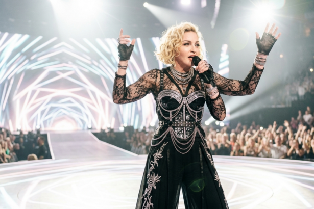 madonna returns mtv vmas performance