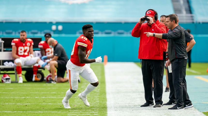 chiefs eye tyreek hill receiver injuries